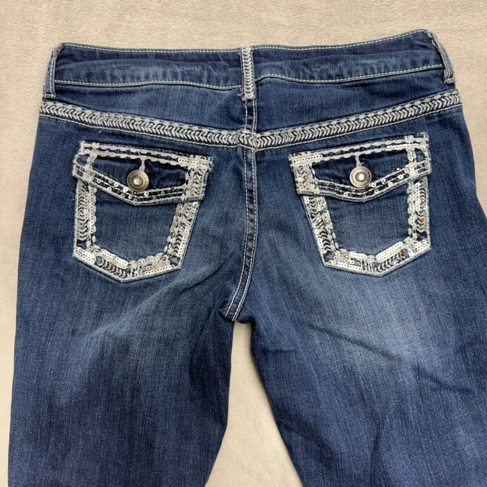 Maurices Womens Dark Wash Embellished Cropped Jeans Size 1/2‎ Contrast Stitch